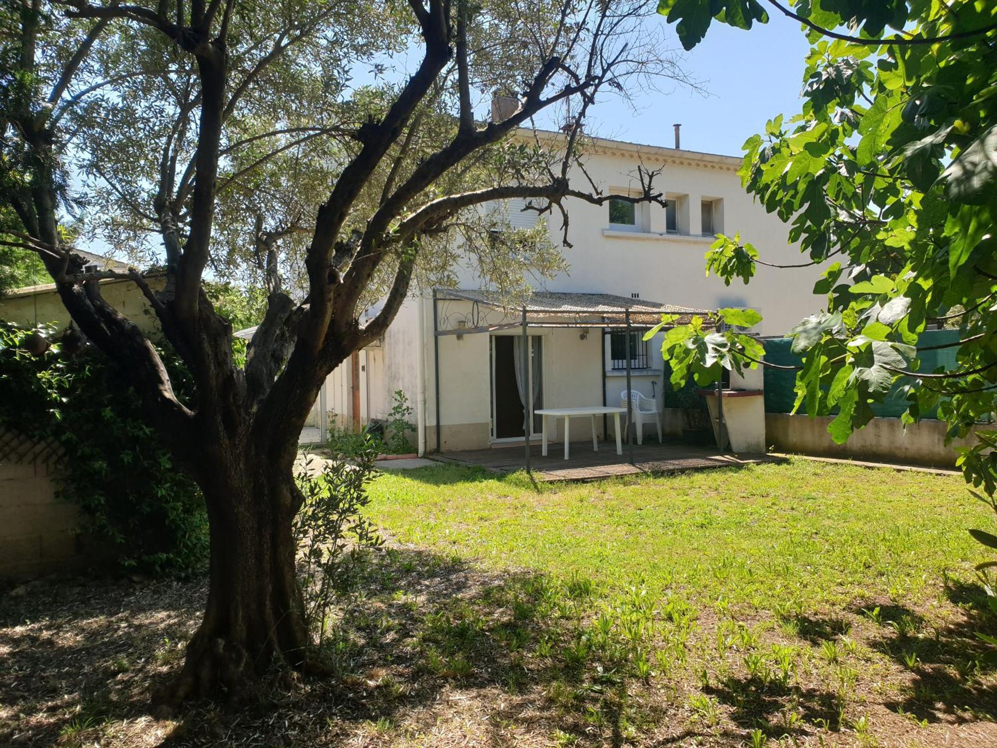 Orteils Au Soleil Jardin Parking Ferienhaus Nîmes